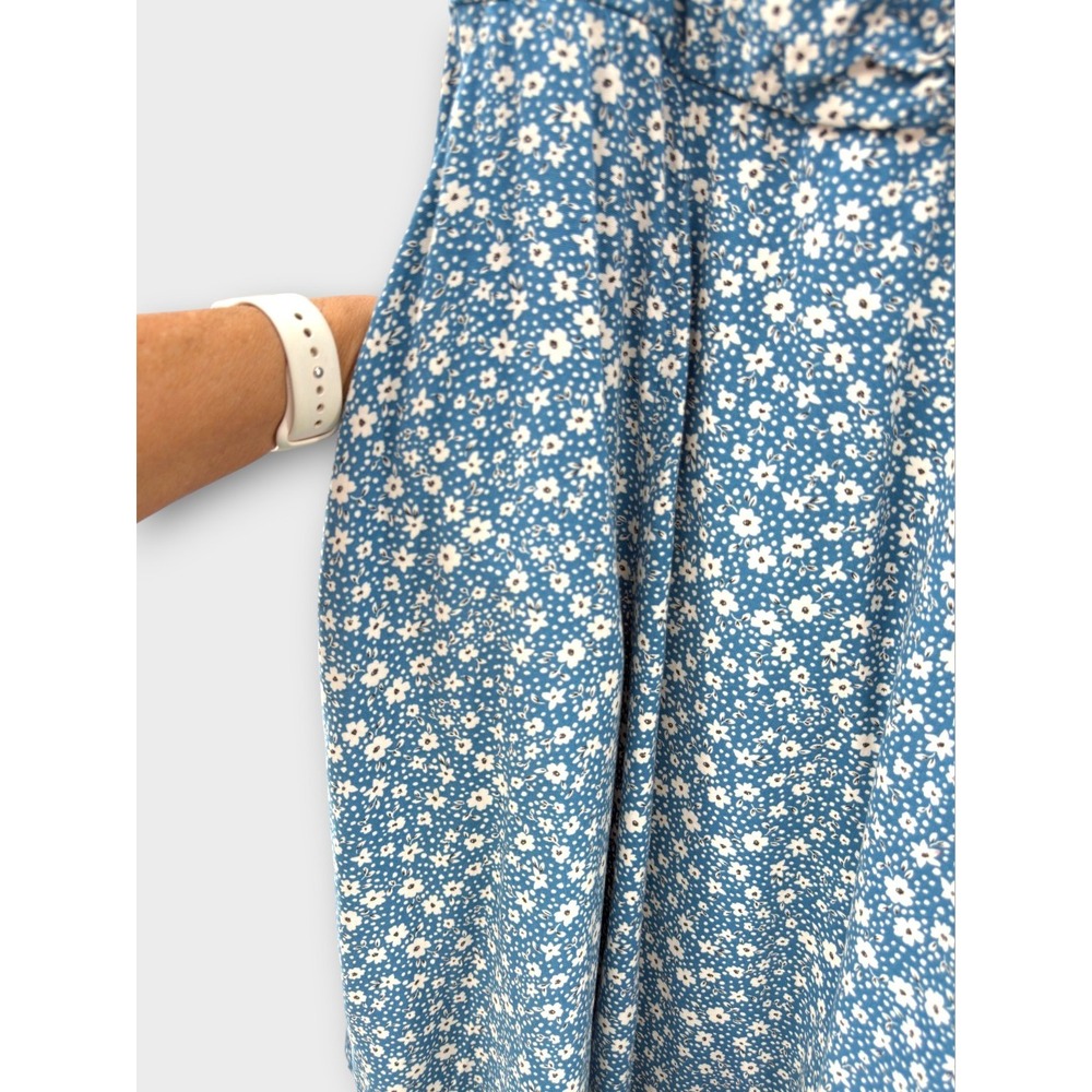 Torrid Skater Dress Size 00  Blue Ditsy Floral Sundress Fit Flare Coquette Flowy - Picture 6 of 13